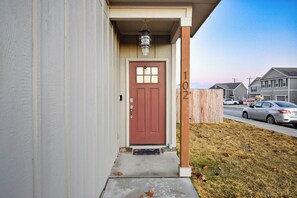 Exterior detail - Near Lackland and sea world! Perfect for BMT graduations! (San Antonio)