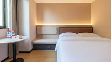 Quarto casal conforto, vista para o pátio