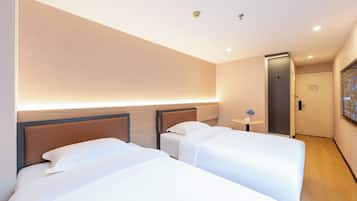 Comfort Twin Room, Courtyard View | Desk, free WiFi