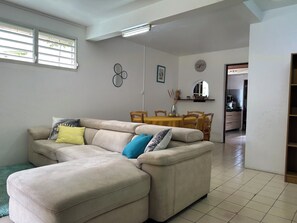 TV - Spacious and comfortable family home (Le François)
