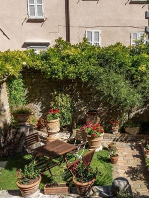 Outdoor dining - PALAZZO PALESA B&B dimora storica (San Casciano dei Bagni)