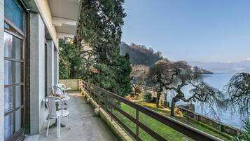 Villa Standard, 3 chambres, 2 salles de bains, en bord de lac (Villa Incanto Sul Lago: Lakefront,) | Enceinte de l’hébergement