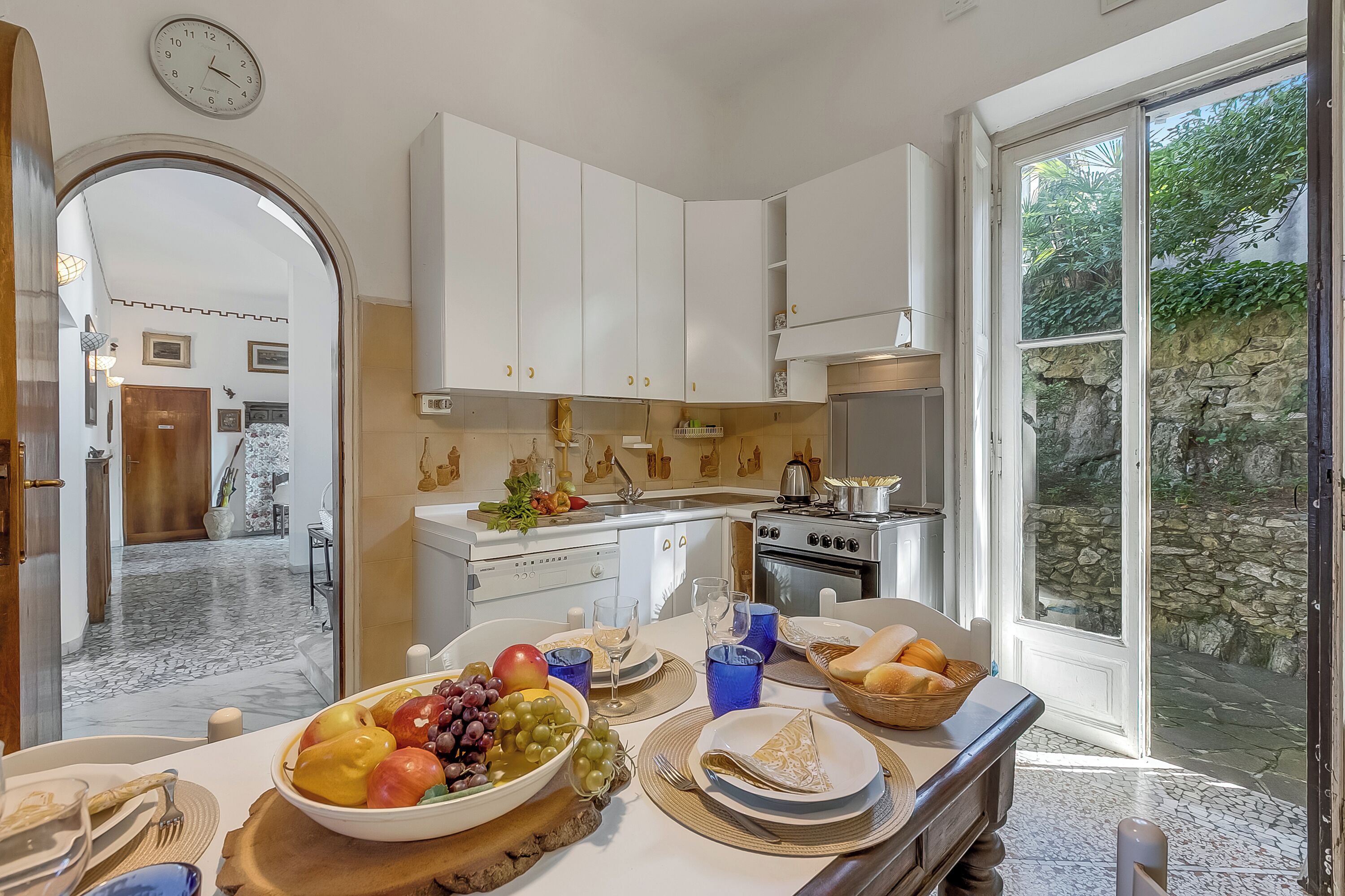 Villa estándar, varias habitaciones, 2 baños, junto al lago (Villa Incanto Sul Lago Lake Front) | Cocina privada | Frigorífico, horno, placa de cocina y hervidor eléctrico