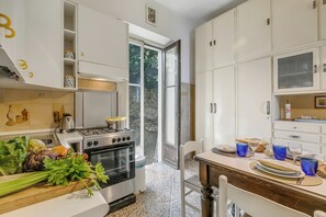 Standard Villa, Multiple Bedrooms, 2 Bathrooms, Lakeside (Villa Incanto Sul Lago Lake Front) | Private kitchen | Fridge, oven, stovetop, electric kettle - Villa Incanto Sul Lago Lake Front (Laveno Mombello)