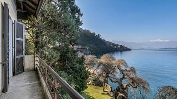 Villa Standard, 3 chambres, 2 salles de bains, en bord de lac (Villa Incanto Sul Lago: Lakefront,) | Enceinte de l’hébergement