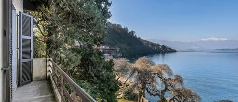 Standard Villa, 3 Bedrooms, 2 Bathrooms, Lakeside (Villa Incanto Sul Lago: Lakefront,) | Property grounds