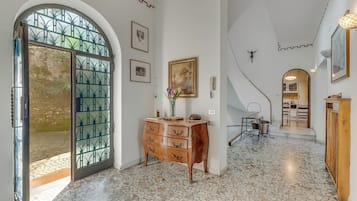 Standard Villa, Multiple Bedrooms, 2 Bathrooms, Lakeside (Villa Incanto Sul Lago Lake Front) | Interior