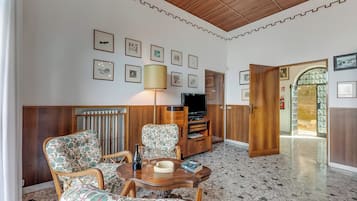 Standard Villa, Multiple Bedrooms, 2 Bathrooms, Lakeside (Villa Incanto Sul Lago Lake Front) | Interior