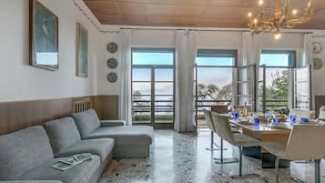 Standard Villa, Multiple Bedrooms, 2 Bathrooms, Lakeside (Villa Incanto Sul Lago Lake Front) | Living area | TV