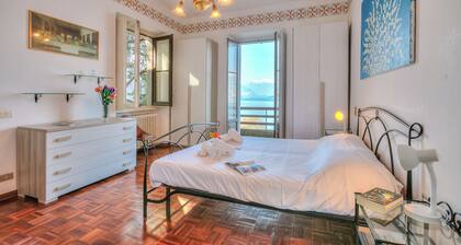 Villa Incanto Sul Lago: Lakefront, Garden & Balconies