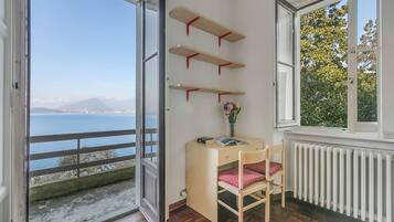 Standard Villa, 3 Bedrooms, 2 Bathrooms, Lakeside (Villa Incanto Sul Lago Lake Front) | Bahagian dalam