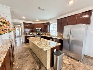 Microwave, oven, stovetop, dishwasher - Spacious 4BR Home in Tomball, TX, Long Stays Welcome (Tomball)