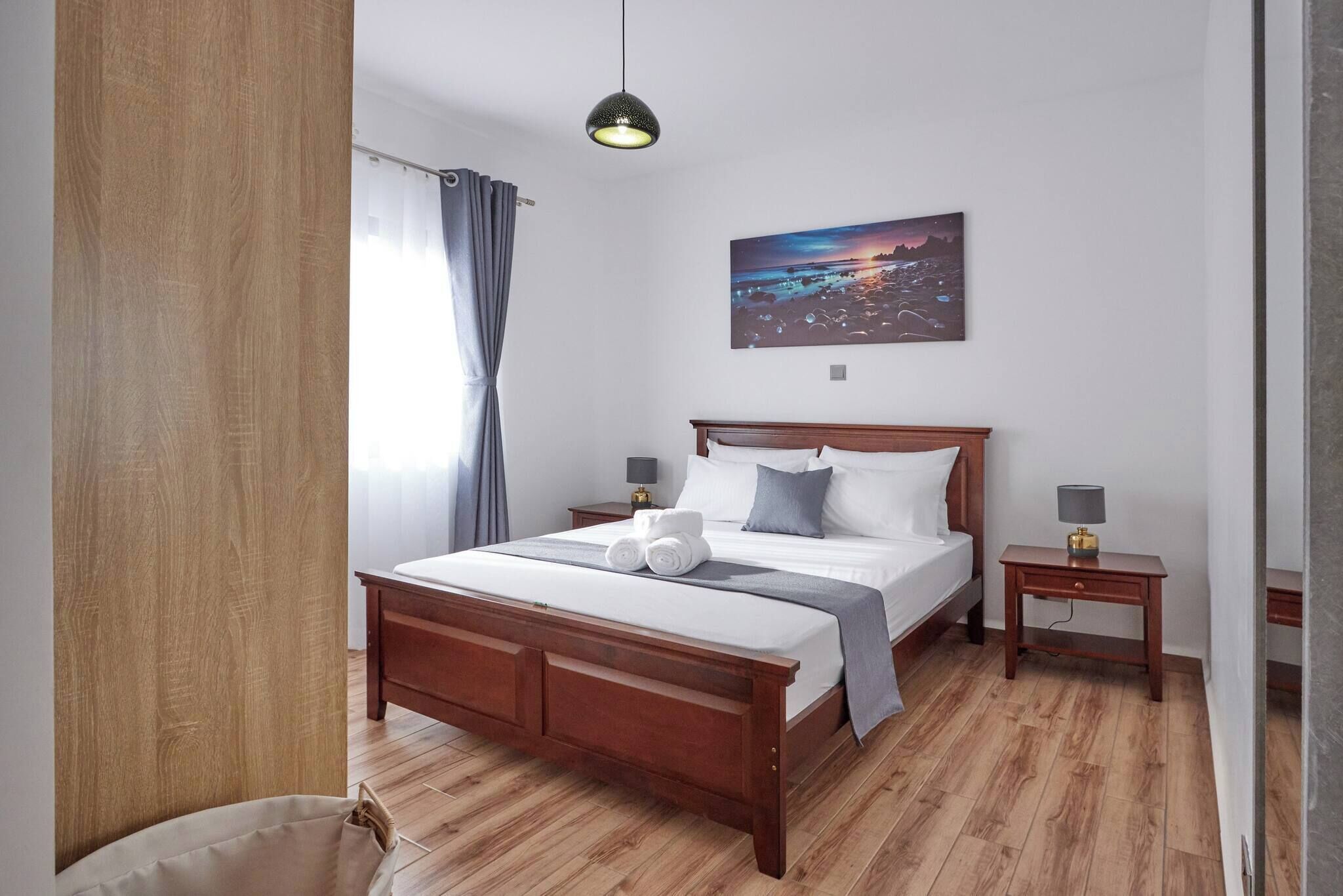 2 bedrooms, iron/ironing board, Internet