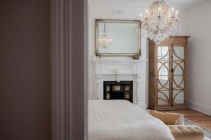 1 slaapkamer, een bureau, een strijkplank/strijkijzer, gratis wifi