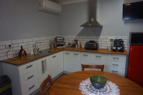 Studio Apartment located on the finge of Axedale in Central Victoria.