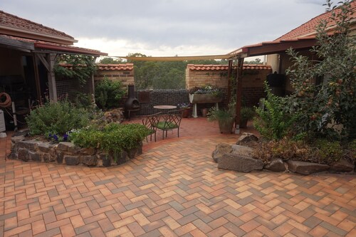 Studio Apartment located on the finge of Axedale in Central Victoria.