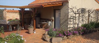 Studio Apartment located on the fringe of Axedale in Central Victoria.