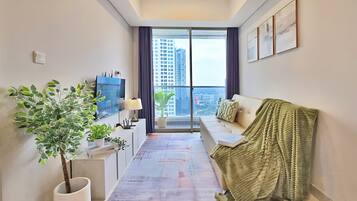 Apartment, 3 Bedrooms, City View | Living area