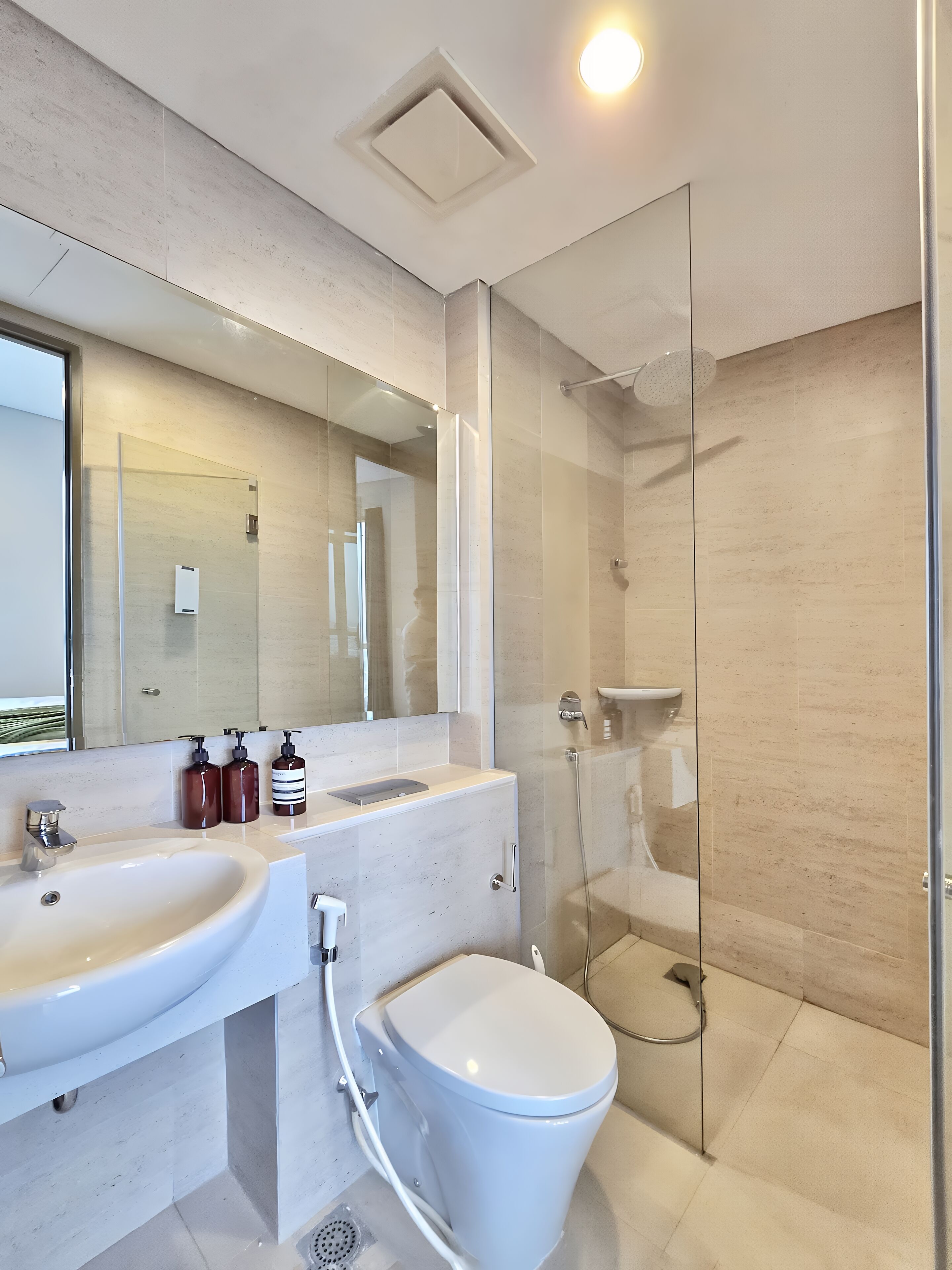 Apartment, 3 Bedrooms, City View | Bathroom | Shower, free toiletries, hair dryer, towels