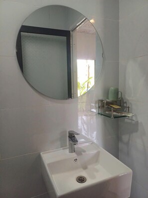 Camera Deluxe, non fumatori, vista giardino | Dotazioni del bagno