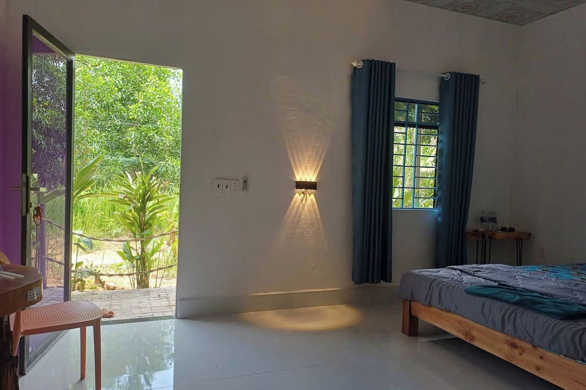 Peralatan tempat tidur premium, busa memori, meja 