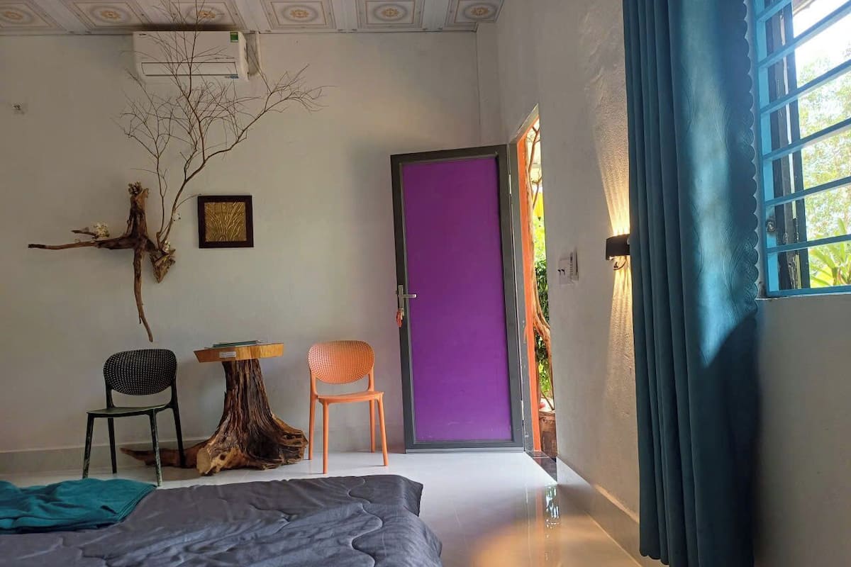 Peralatan tempat tidur premium, busa memori, meja 