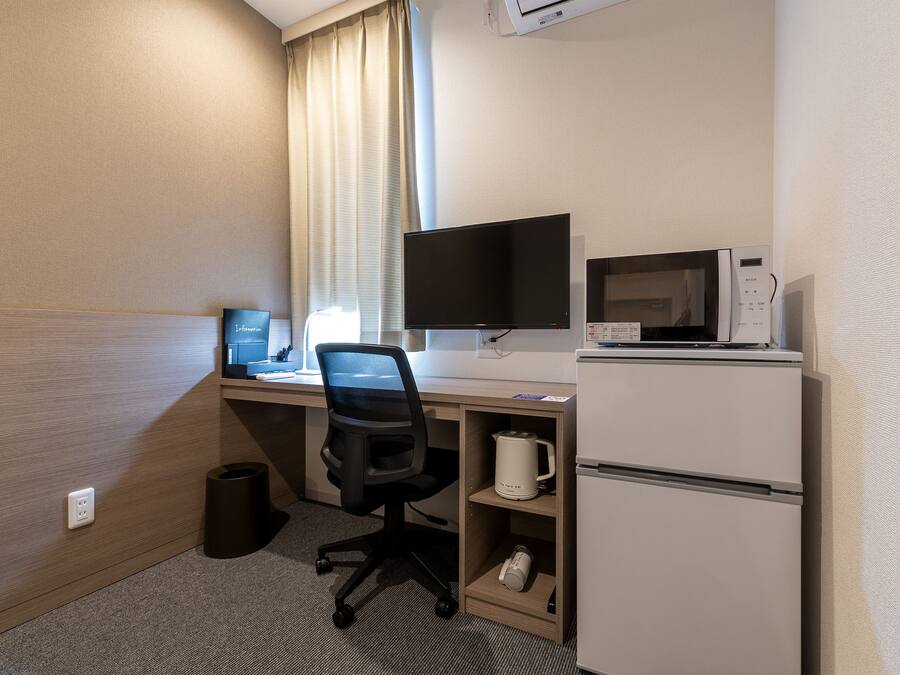 Chambre Double, non-fumeur (check-in is not available after 11PM)