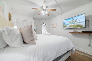 1 bedroom, iron/ironing board, travel cot, free WiFi - Emerald Skye #65 - New! Beachfront 1BR+Bunks, Amazing Gulf Views, Pool, Gym (Orange Beach)