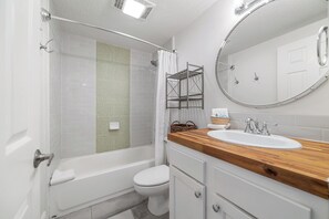 Hair dryer, towels, soap, shampoo - Emerald Skye #65 - New! Beachfront 1BR+Bunks, Amazing Gulf Views, Pool, Gym (Orange Beach)