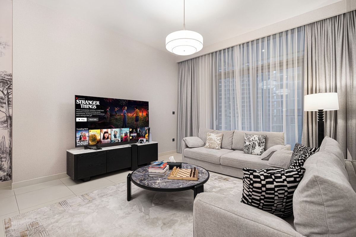 TV LED, konsol video game, Netflix, dan layanan streaming