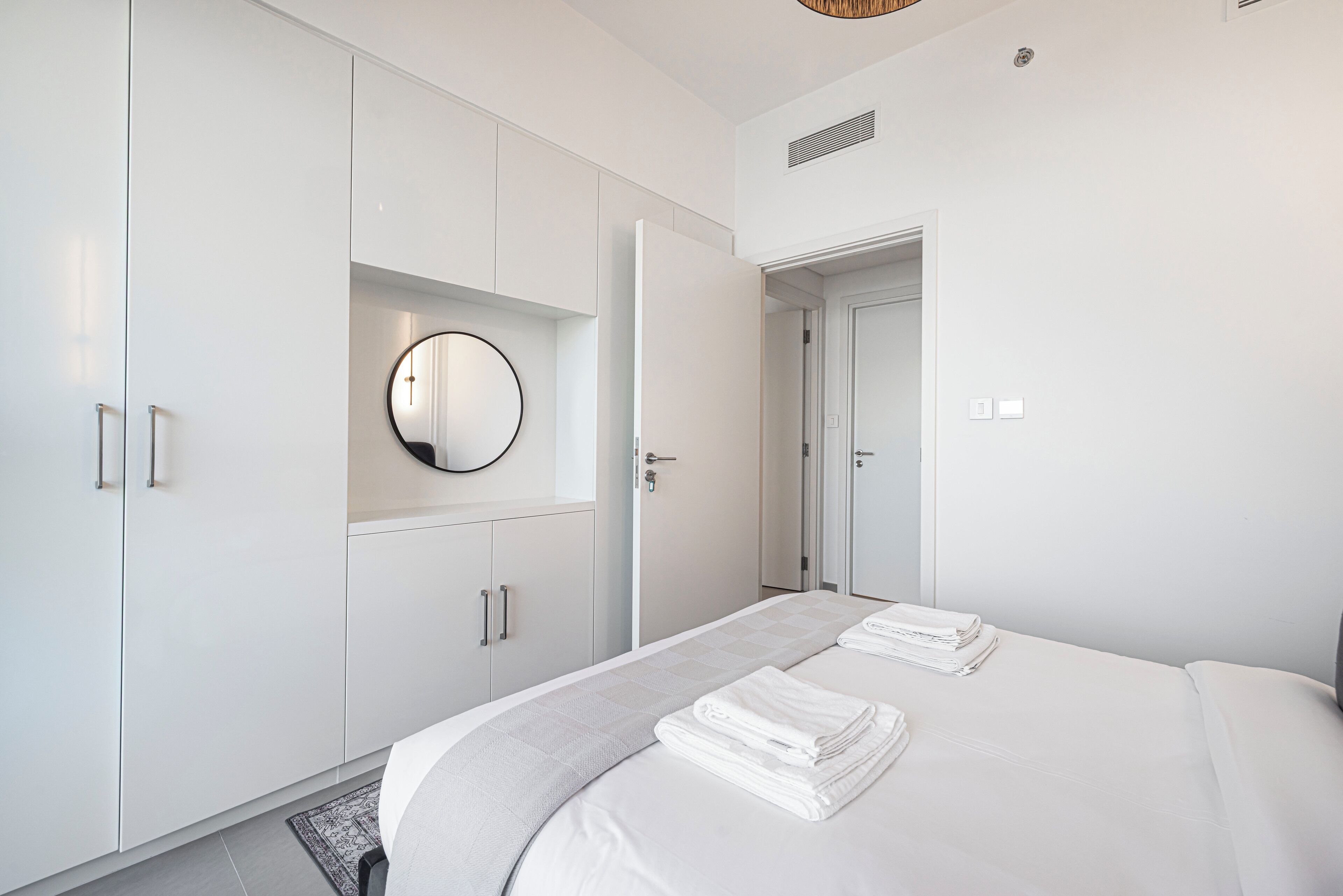 Departamento, varias camas, balcón, vista a la ciudad