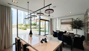 Lounge - The Burj Crown Stays by UniDwellers Holiday homes (Dubai)