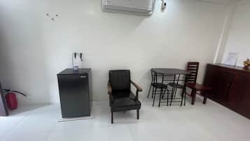 Tremannsrom – familie, balkong, sjøutsikt | Innvendig