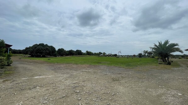 A rural landscape with a dirt road, green fields, and scattered trees. - VillaMar Resort by Hiverooms (Medellin)