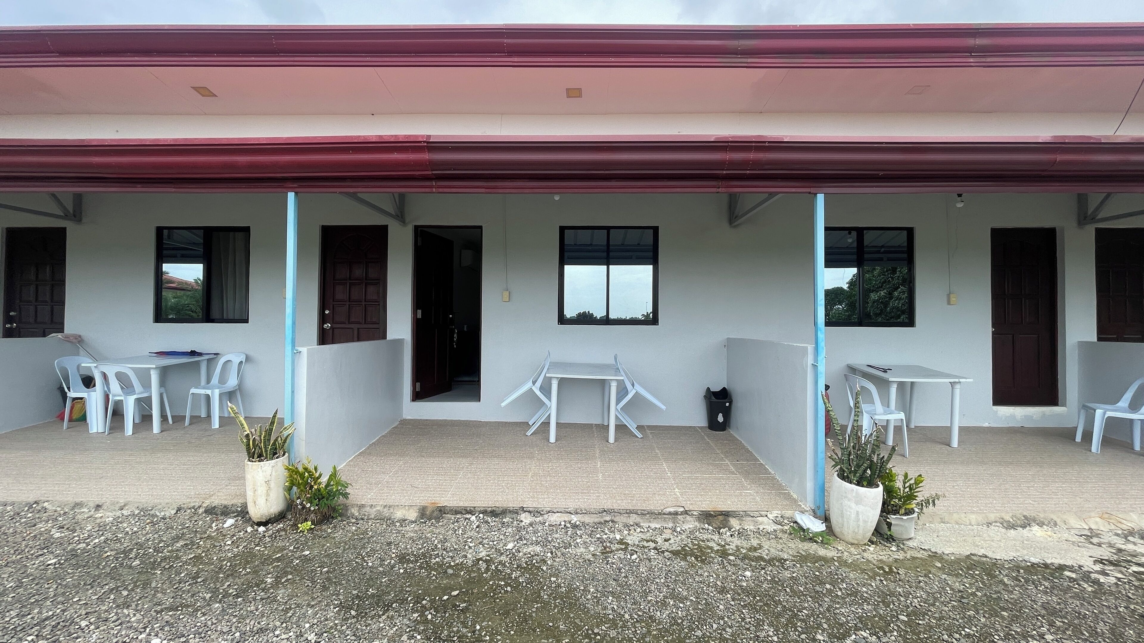 Familien-Dreibettzimmer, Balkon, Meerblick | Speisen im Freien