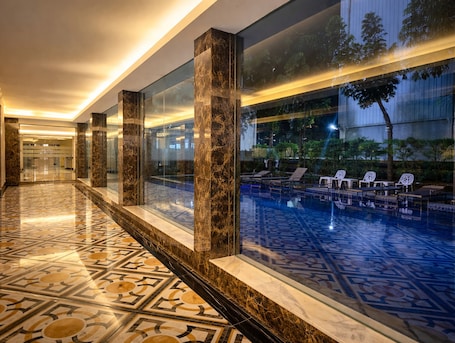 Piscina cubierta. Palette Bangkok Airport Hotel