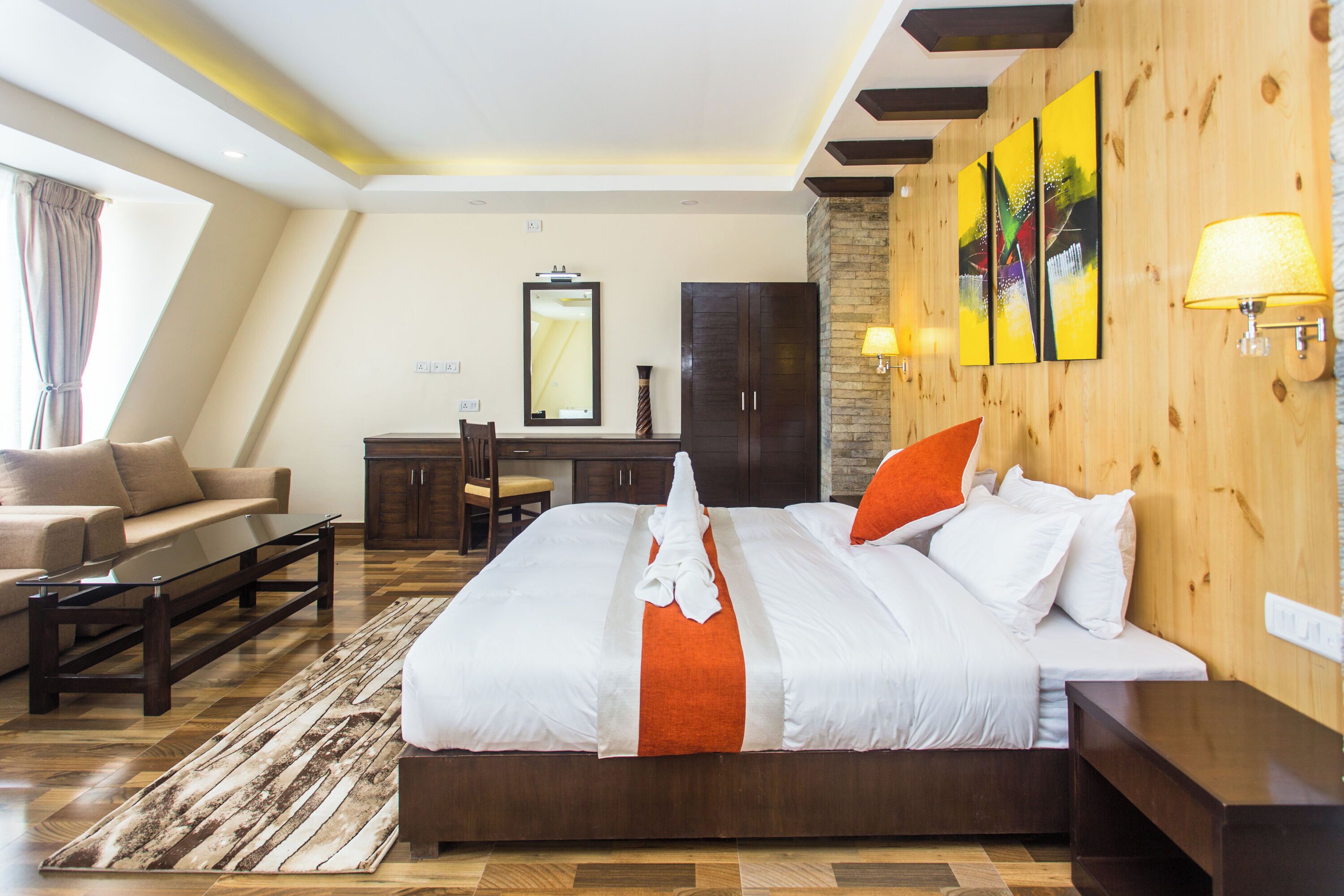 Suite Deluxe | Escritorio, espacio para trabajar con un portátil, ropa de cama
