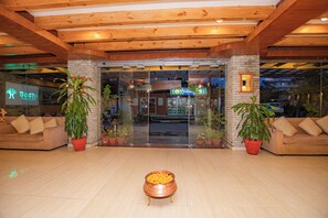 Lobby sitting area - Bodhi Suite Boutique Hotel & Wellness (Pokhara)