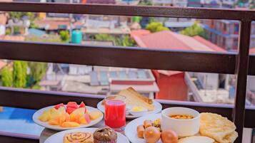 Se ofrece un desayuno bufé todos los días (por un coste adicional)