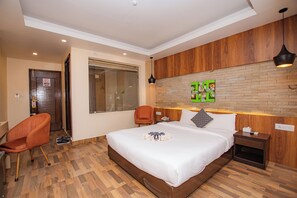 Superior Double Room | Desk, laptop workspace, bed sheets - Bodhi Suite Boutique Hotel & Wellness (Pokhara)