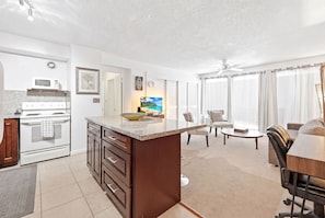 Fridge, microwave, oven, stovetop - Waikiki Oasis Steps to Sand & Pool (Honolulu)