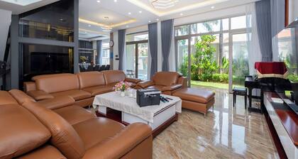 Nancy Grand Strip Villa Pool new 1