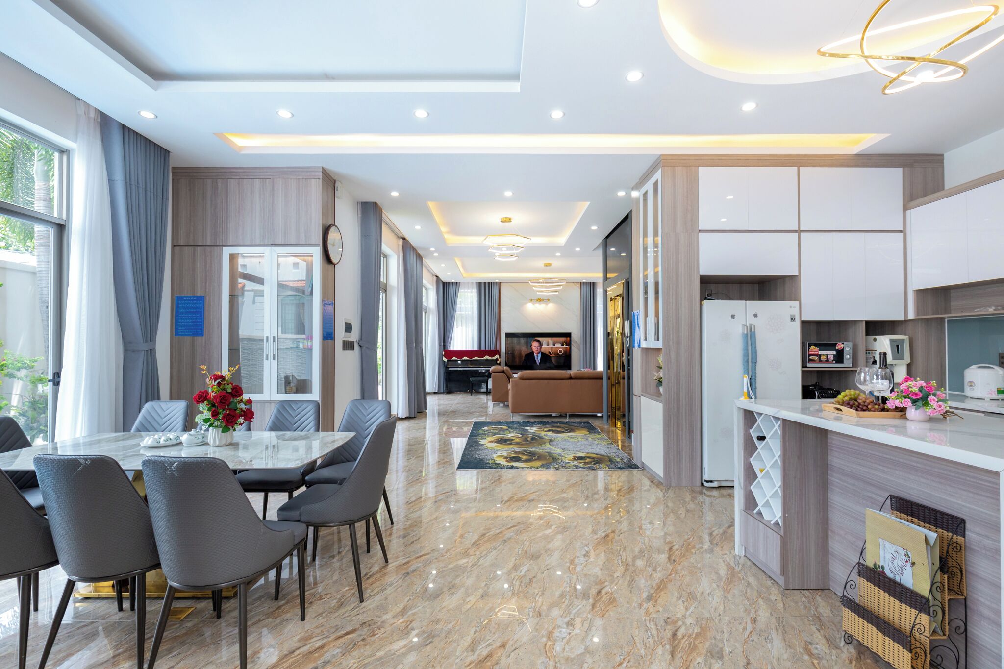 Deluxe Villa, City View | Dining