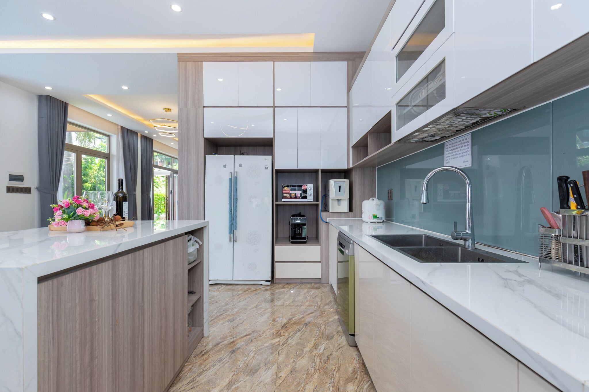 Deluxe Villa, City View | Private kitchen