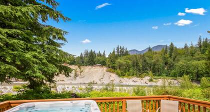 Prospector's Bend - Hot Tub, Riverfront, Fishing