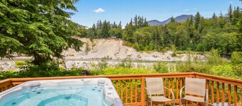 Prospector's Bend - Hot Tub, Riverfront, Fishing