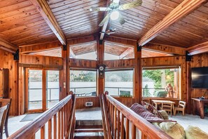 Living area - Eagle Point Lakeview (Joseph)