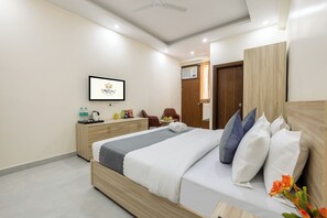 Deluxe Double Room, Balcony, City View - The Regal Yashobhoomi (New Delhi)