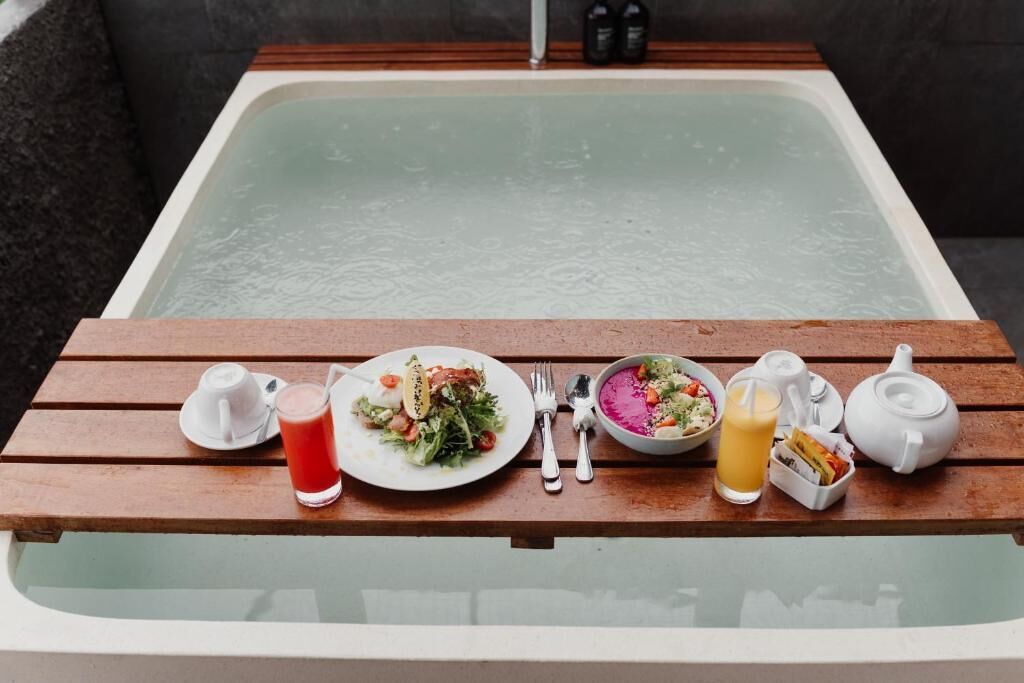 Suite, Balcony, Garden View | Food and drink
