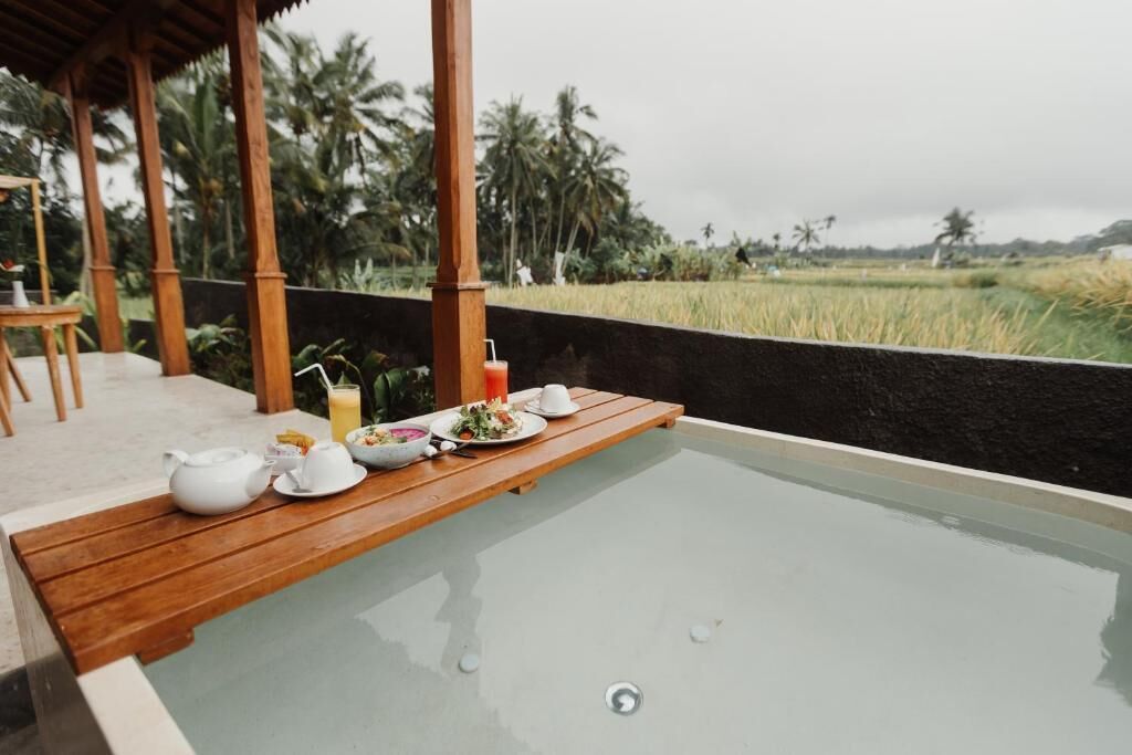 Suite, balkon, pemandangan kebun | Bathtub spa outdoor